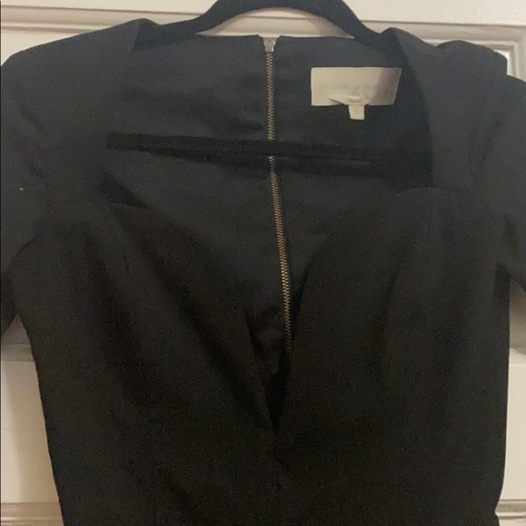 Black structured sweetheart neckline top - Picture 2 of 6